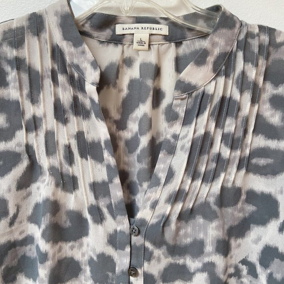 BANANA REPUBLIC blouse w/ button front - Picture 2 of 3